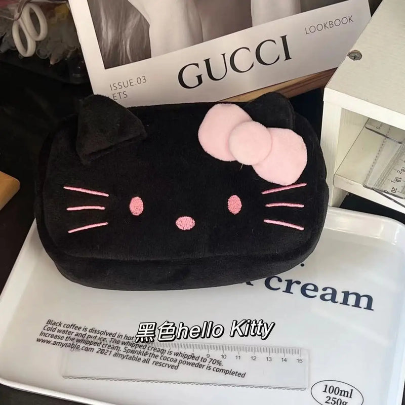 Hello Kitty Estojo de Pelúcia