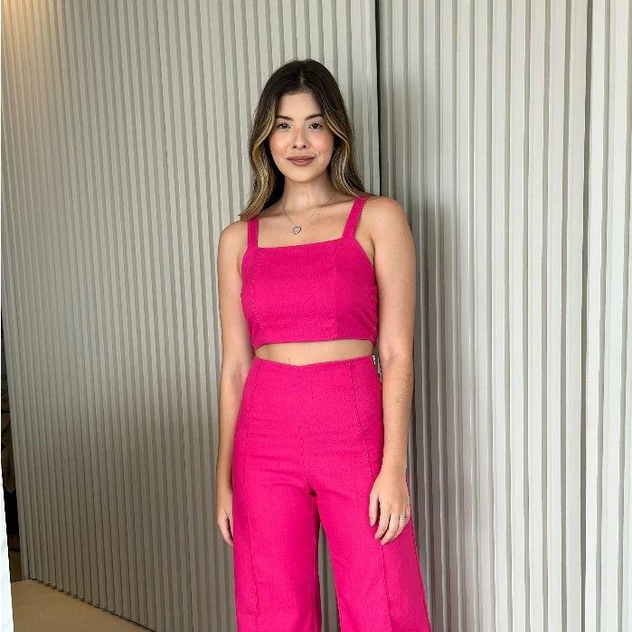 Conjunto Casual Chic em Linho com Calça Wide Leg Pantalona e Blusa Regata