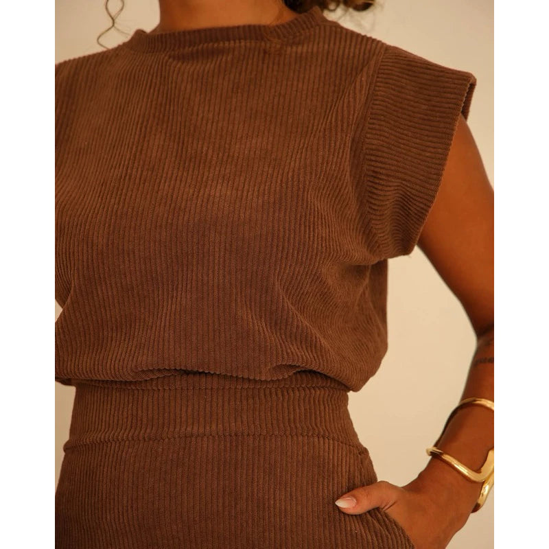 Conjunto saia e blusa em cotelê